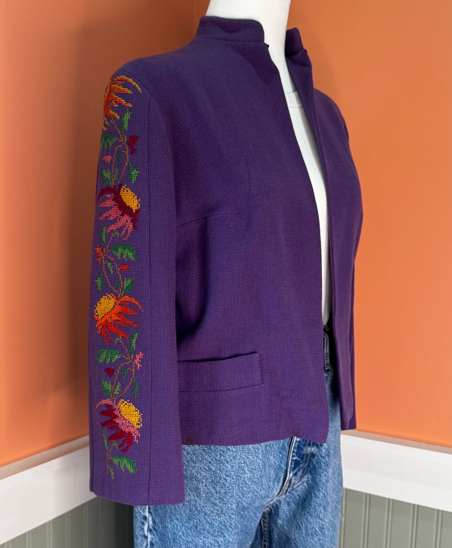 1960s Embroidered Sleeve Cropped Jacke